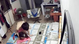 Tranh thủ buổi cuối tuần con về nhà nội chơi 2 vk ck địt cho dễ ngủ😁, ai dè lộ clip