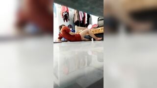 2 đang làm gì vậy 2, khó tính quá nên phải tự móc lồn