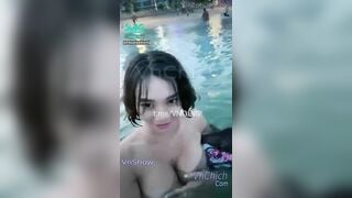 Rosababyvip ở chuồng tắm biển. Buồn thì kiếm trai chụp hình khoe hàng giải sầu