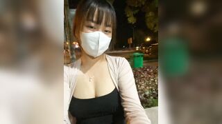 Public show hàng ngoài công viên bị bảo vệ đuổi ra