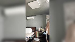 Em gái thủ dâm và tắm show vú lồn cho người yêu xem