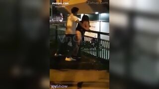 Bạo Vl, E gái bị thg ny ép địt ngay tại câuf bao nhiêu xe cộ đi qua quay video