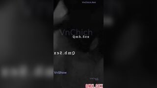 2 tay 2 súng em vẫn giả vờ ngây thơ em không biết rên mà .