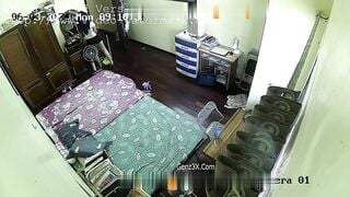 Bố Dượng Gắn Camera Quay Lén Phòng Con Gái Mới Lớn 4