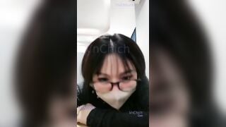 MMlive gachich (Eria2004) mặc đồ lót sexy lái oto đi gặp người yêu của em trong khách