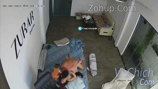 2 vợ chồng đang địt nhau thì thằng con đòi bú thế là phải nhường 1 bên vú chó nó