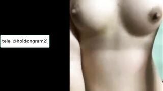 Vcl, E teen kính cận vạch vú chát sex khi mẹ đang nằm cạnh thủ dâm luôn