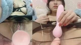 Clip Hot Xé Toạc Tất Lưới Rồi Nhét Vội Sextoy Vào Lồn Vì Quá Nứng