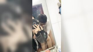Dạy thg mọt sách dùng chim để đái cách djt nhau tự sướng xuất vao lon