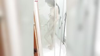VcL ạ, HS đi khách djt nhau xong mặc đồng phục xách Balo đi học