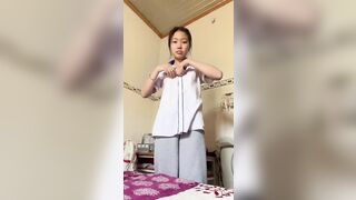 Mới đi học về đã phải móc