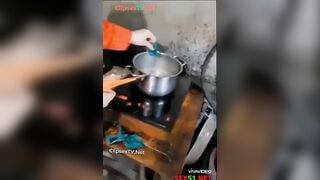 Shock, E dâu Đang nấu ăn Bị tốc váy Djt vào lồn Rên rỉ bắn nước