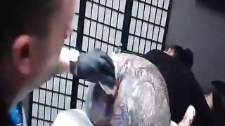 Xăm Lồn cho Chị khách Mà khí dâm chảy như suối ga djt nhau luôn