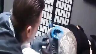Xăm Lồn cho Chị khách Mà khí dâm chảy như suối ga djt nhau luôn