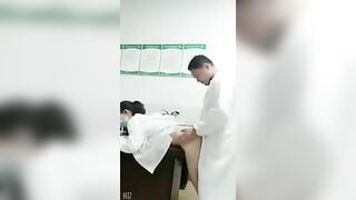 Shokc, Y tá Trưởng Với Bác Sĩ Bú Cu Djt Nhau Trong WC sướng vl