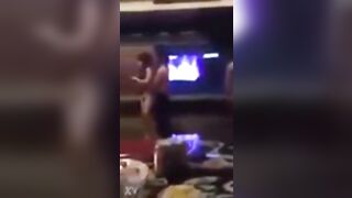Thác Loạn Karaoke Tập thể, Bạo Dâm Địt Gái Đái vào lồn em nhân viên