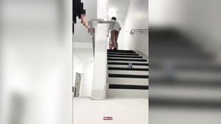 Gái dâm đưa nhau ra cầu thang địt cho sướng thì bị người lạ phát hiện bắn tinh đầy ồn