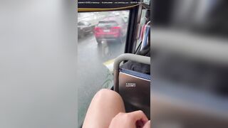 Sục cặc cho người lạ trên xe khách dâm đãng