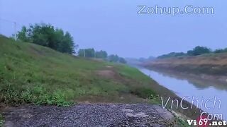 Nghiện Public, E HS 17 Tuổi Khoả thân Đi Quanh thành Phố Thủ dâm Bắn nước djt nhau