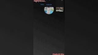 Nứng cặc Teen HS vào TTTM Nhét Toy chát Sex Trong WC vs người yêu