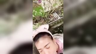 Sáng sớm, Đang djt nhau trên giường, E nứng Gạ Public Ra rừng đụ nhau bị phát hiện