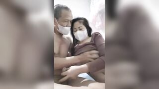 2 vo chong gia