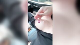 Đưa em nó về đến cổng rồi vẫn phải bóp vú tý cho sướng tay đã
