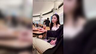 thằng bạn số hưởng được bạn thân bú cu cho trong quán cafe
