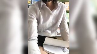nami11 public show hàng trong thư viện kich thích