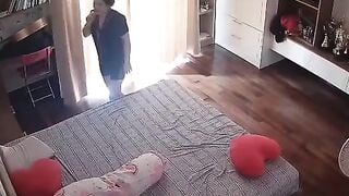 Bố già bật cammera gia đình kiểm tra thì phát hiện cảnh con trai với con dâu địt nhau