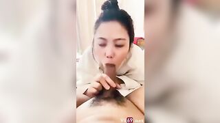 Vợ anh không có nhà là miệng em sang ngậm con cu:Con bạn vợ bú buồi ck bạn thân