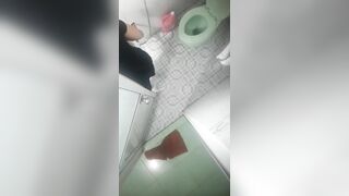 em trai chồng khốn nạn đặt cam quay lén chị dâu tắm
