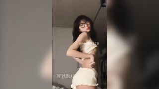 Nữ sinh hot tiktoker lộ clip địt nhau với bạn thân đến thôn lầm
