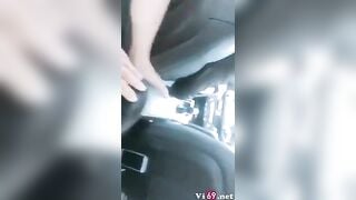 Đi ăn cưới mà bị 2 đứa em cô dâu đè ra người thì bú người thì hôn tay sờ cu thế này
