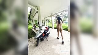Ra công viên khỏa thân k mặc đồ chụp hình lại còn trêu người lạ nữa dâm vc p3