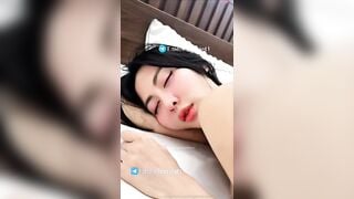 Em Pong đang ngủ 1 mình trg nhà thì bất ngờ bị kẻ xấu ập vào cưỡng dăm bắn ngập lồn