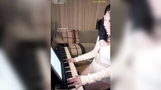 Tôi nhờ một thầy giáo nam kèm cặp, và sau đó tôi bị cưỡng *** từ phía sau