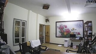 Hack cam khi em gái hàng xóm khoả thân