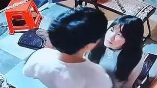 Nữ sinh viên mỹ thuật bị camera ghi lại cảnh có hành vi không đứng đắn vói giáo viên