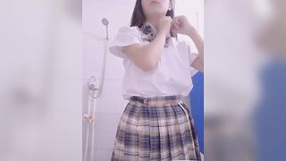 em học sinh loli nghe lời trai quay clip lúc tắm - phần 1