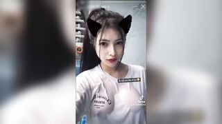 E hot tiktoker hôm trước quay video lộ dú hôm sau lộ clip e học đánh vần cùng bn trai