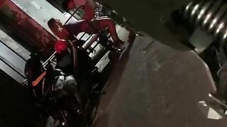 Cặp đôi Tây lông k biết vì sao mà hứng quá cởiđồ địt nhau ngay trg hẻm khi du lịch VN