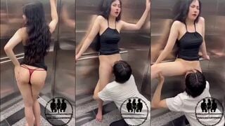 Gặp trai lạ trong khi đang phô dâm trong thang máy em hữu duyên cho vét máng luôn