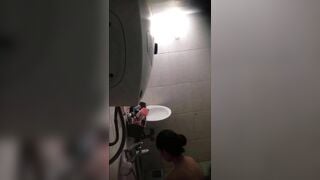 quay lén bé hàng xóm tắm chuồng nhìn ngon vãi chỉ muốn lao vào đụ
