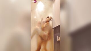 Làm tình với em gái vú to trong phòng tắm mờ mờ ảo ảo mà gây nứng 2