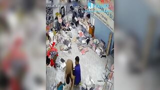Hack cam quay lén chị chủ shop dâm cho khách địt trộm khi ck vắng