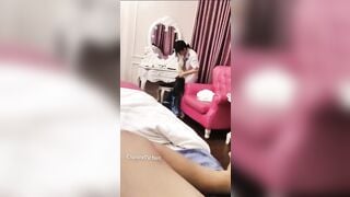 E học sinh mới lớn lồn không lông mà đã vào nhà nghỉ đụ nhau với bồ rồi