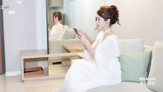 Chị dâu xinh đẹp dâm đãng pha sữa nóng bằng sữa của chính mình cho tôi uống