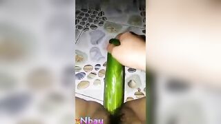 Em Gái Vào Nhà Tắm Thủ Dâm Vừa Trò Chuyện Với Mẹ