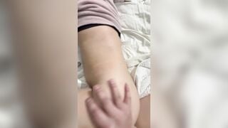 Địt em nó tới tấp. nghĩ khổ thân thằng chồng cù lần của em nó ở nhà